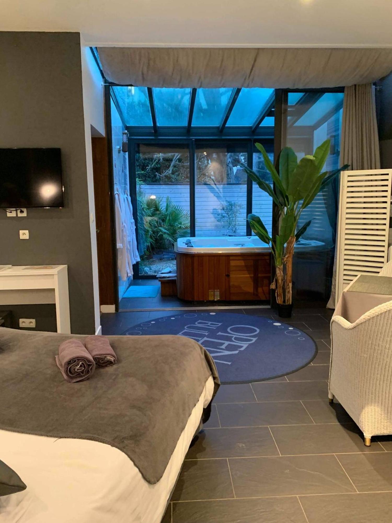 Guest house La Cote Cour 3*